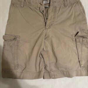 Izod cargo shorts size 32
